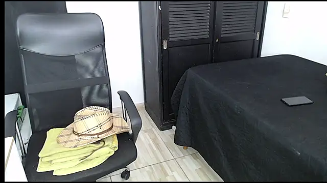 avis lara online show from 10.31.25