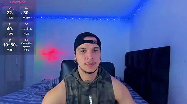 Snapshot of austinoficial chatting on 02.01.25 austinoficial online show from 02.01.25