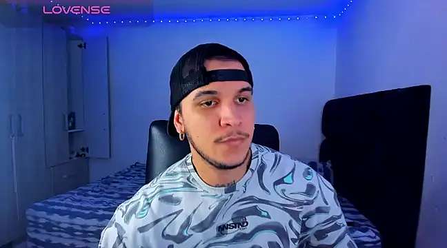 Snapshot of austinoficial chatting on 02.07.25 austinoficial online show from 02.07.25