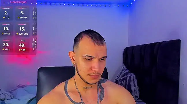 Snapshot of austinoficial chatting on 02.12.25 austinoficial online show from 02.12.25