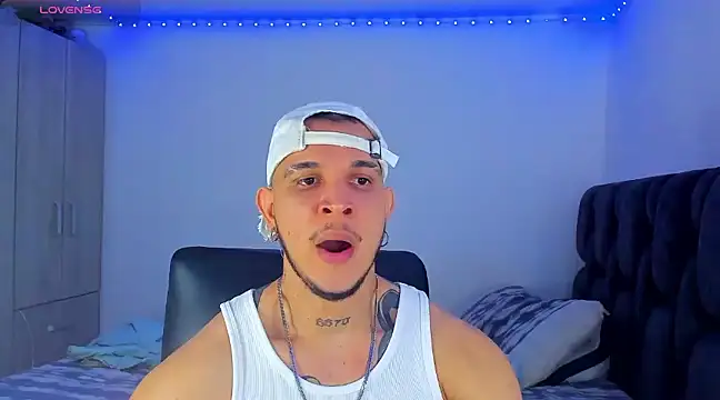 Snapshot of austinoficial chatting on 02.13.25 austinoficial online show from 02.13.25