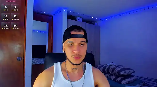 Snapshot of austinoficial chatting on 03.11.25 austinoficial online show from 03.11.25