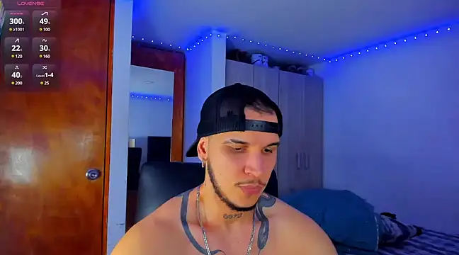 Snapshot of austinoficial chatting on 03.11.25 austinoficial online show from 03.11.25