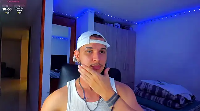 Snapshot of austinoficial chatting on 03.19.25 austinoficial online show from 03.19.25