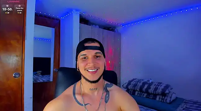 Snapshot of austinoficial chatting on 03.21.25 austinoficial online show from 03.21.25