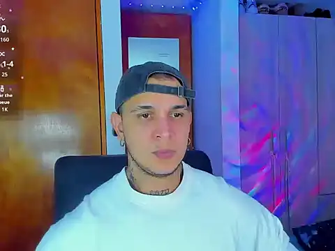 Snapshot of austinoficial chatting on 09.08.25 austinoficial online show from 09.08.25