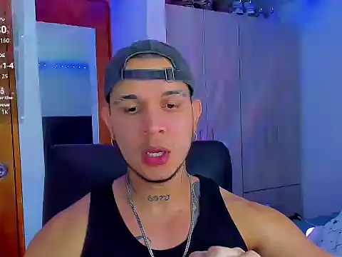 Snapshot of austinoficial chatting on 09.11.25 austinoficial online show from 09.11.25