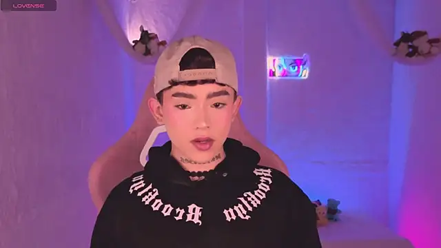 Snapshot of Evan_Hunter chatting on 11.10.25 Evan Hunter online show from 11.10.25