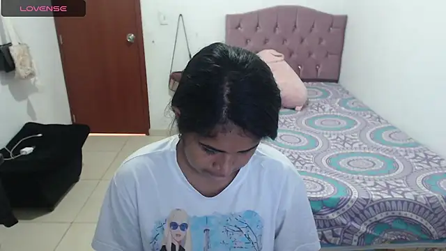 Snapshot of july-feria chatting on 02.18.25 july-feria online show from 02.18.25