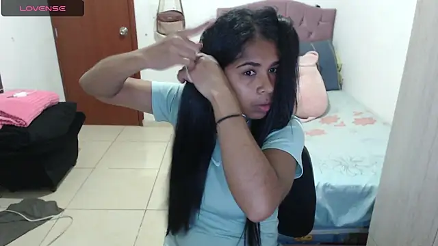 Snapshot of july-feria chatting on 09.17.25 july-feria online show from 09.17.25