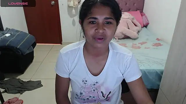 Snapshot of july-feria chatting on 10.16.25 july-feria online show from 10.16.25