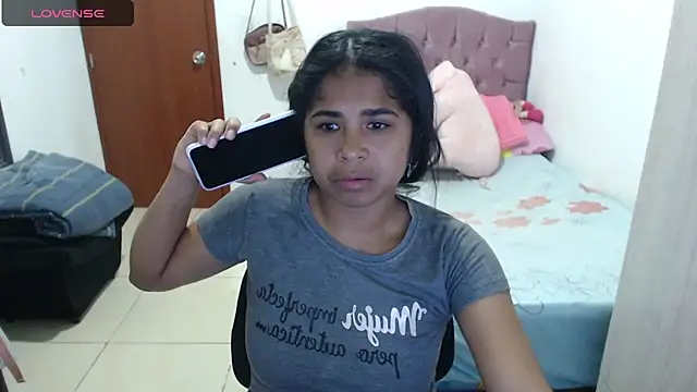 Snapshot of july-feria chatting on 10.19.25 july-feria online show from 10.19.25