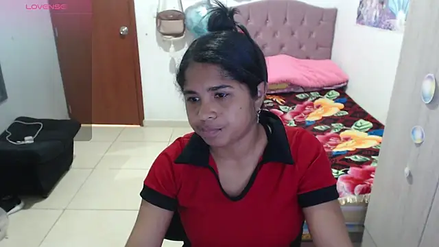 Snapshot of july-feria chatting on 12.13.25 july-feria online show from 12.13.25