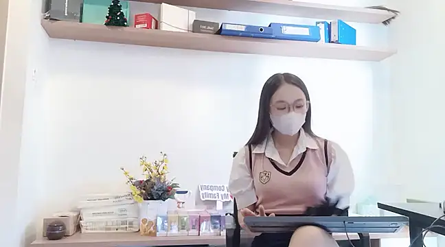 Snapshot of Lush-Office chatting on 02.18.25 Lush-Office online show from 02.18.25