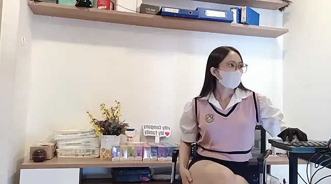 Snapshot of Lush-Office chatting on 02.18.25 Lush-Office online show from 02.18.25