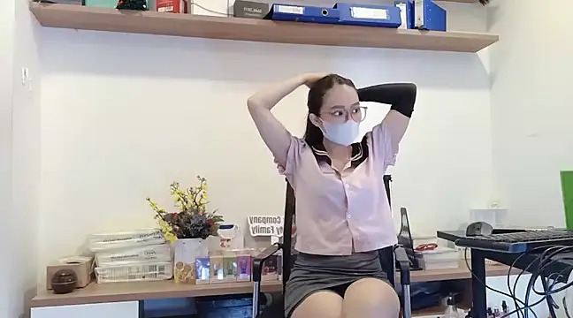 Snapshot of Lush-Office chatting on 02.19.25 Lush-Office online show from 02.19.25