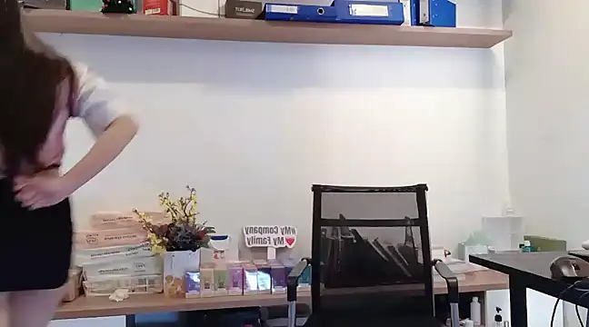 Snapshot of Lush-Office chatting on 02.19.25 Lush-Office online show from 02.19.25