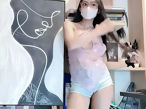 Snapshot of Lush-Office chatting on 11.19.25 Lush-Office online show from 11.19.25