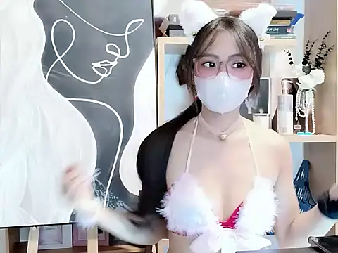 Snapshot of Lush-Office chatting on 11.20.25 Lush-Office online show from 11.20.25