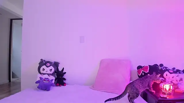 raven  white1 online show from 10.29.25