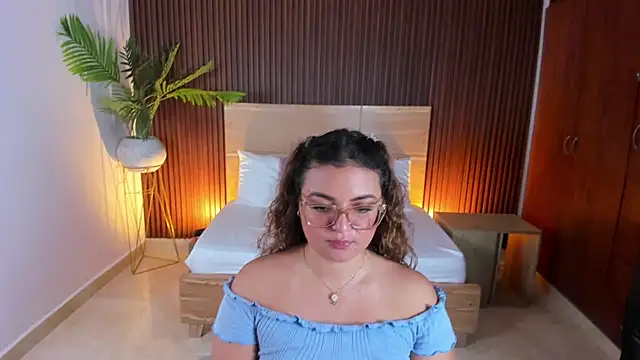 Snapshot of lilly_ass_ chatting on 02.17.25 lilly ass online show from 02.17.25