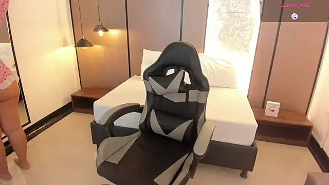 Snapshot of lilly_ass_ chatting on 09.12.25 lilly ass online show from 09.12.25