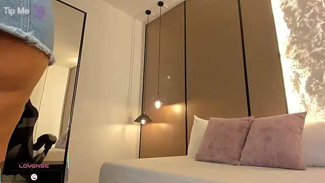 Snapshot of lilly_ass_ chatting on 11.13.25 lilly ass online show from 11.13.25