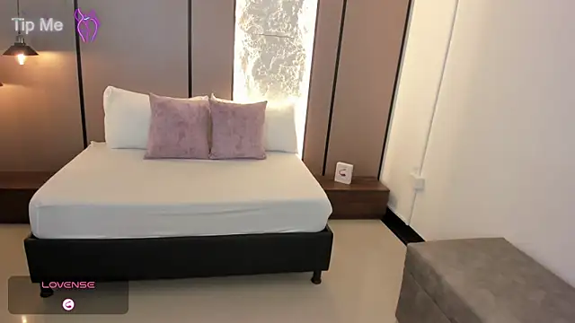 Snapshot of lilly_ass_ chatting on 11.17.25 lilly ass online show from 11.17.25