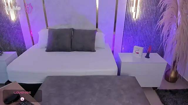 Snapshot of lilly_ass_ chatting on 11.25.25 lilly ass online show from 11.25.25