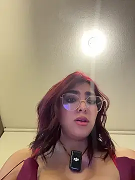 Snapshot of MartinaSooler chatting on 06.17.26 MartinaSooler online show from 06.17.26