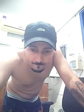 Snapshot of FelippeMarques chatting on 11.02.25 FelippeMarques online show from 11.02.25