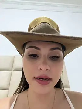 Aitana Hilton  online show from 02.08.25