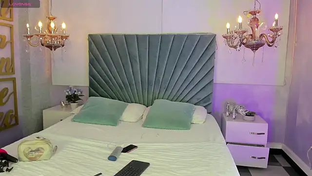 Aitana Hilton  online show from 09.12.25