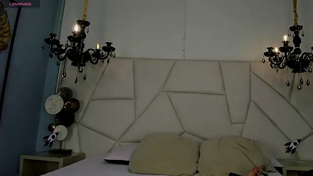 Aitana Hilton  online show from 11.02.25