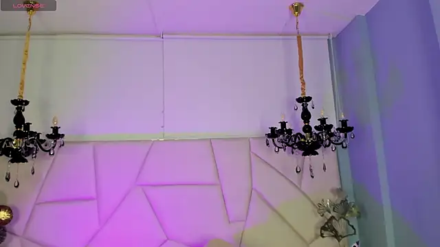 Aitana Hilton  online show from 11.10.25