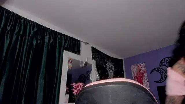 Thalassa Roott online show from 11.12.25