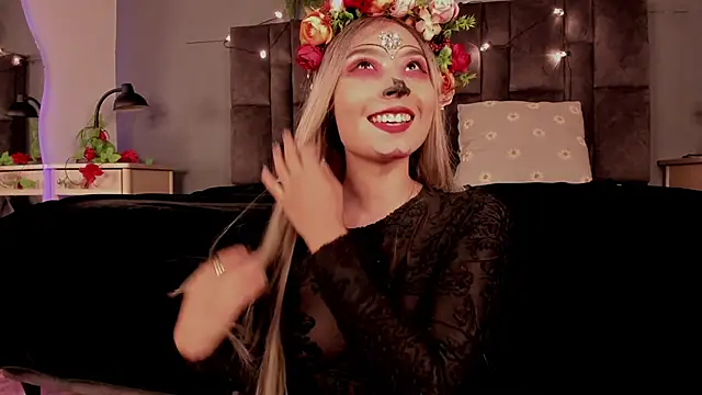 Snapshot of SabrinaSpell_ chatting on 11.01.25 SabrinaSpell online show from 11.01.25