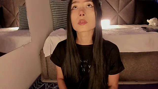 Snapshot of SabrinaSpell_ chatting on 11.14.25 SabrinaSpell online show from 11.14.25