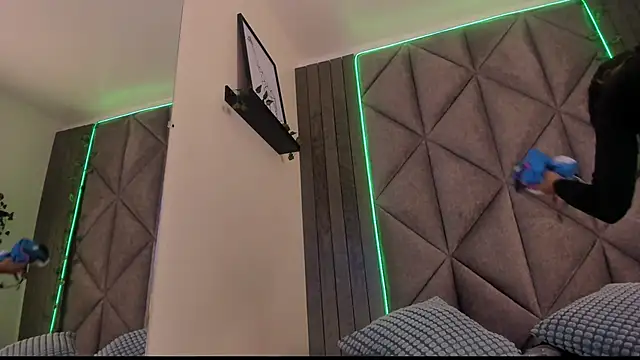 Snapshot of SabrinaSpell_ chatting on 11.29.25 SabrinaSpell online show from 11.29.25