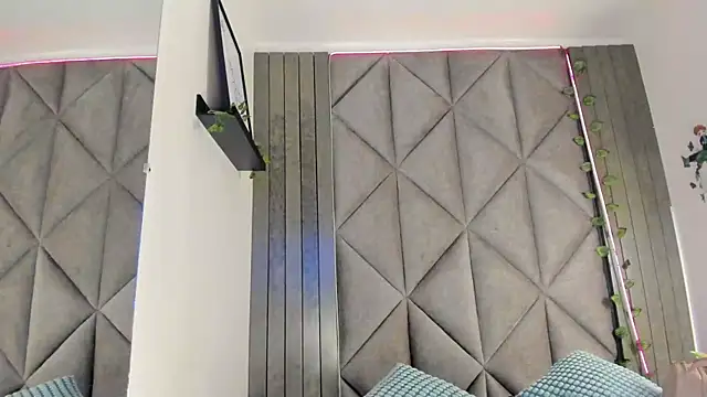 Snapshot of SabrinaSpell_ chatting on 12.14.25 SabrinaSpell online show from 12.14.25