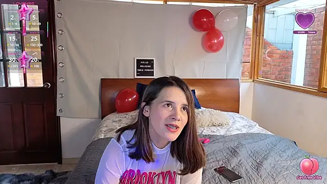 Snapshot of SexLaura_ chatting on 01.25.25 SexLaura online show from 01.25.25