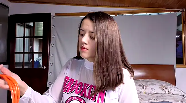 Snapshot of SexLaura_ chatting on 02.12.25 SexLaura online show from 02.12.25