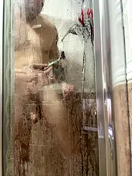 Snapshot of adictocm28 chatting on 12.17.25 adictocm28 online show from 12.17.25