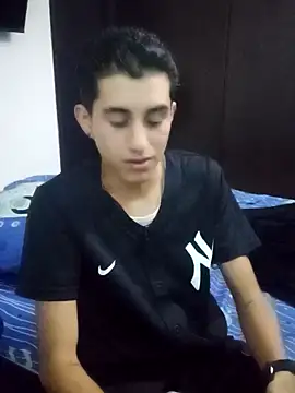 Latinos 2001 online show from 01.17.25