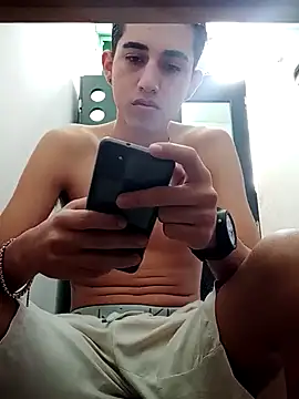 Latinos 2001 online show from 01.22.25