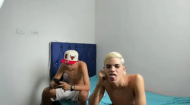 Latinos 2001 online show from 03.17.25