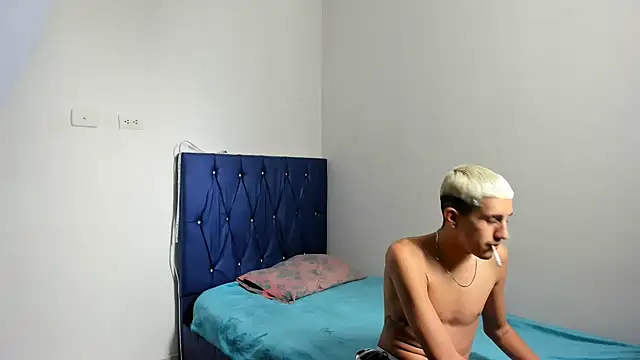 Latinos 2001 online show from 03.20.25