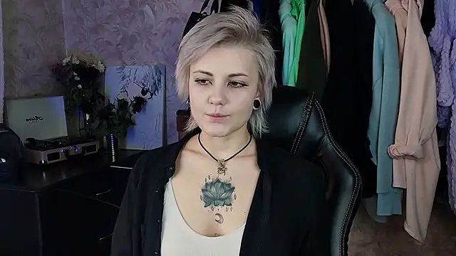 EvaBrownie online show from 01.31.25