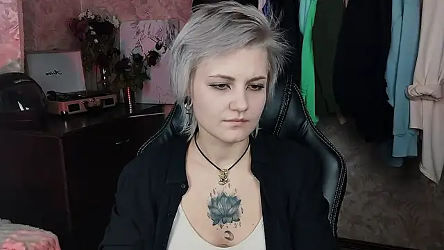 EvaBrownie online show from 01.31.25