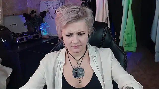 EvaBrownie online show from 02.04.25